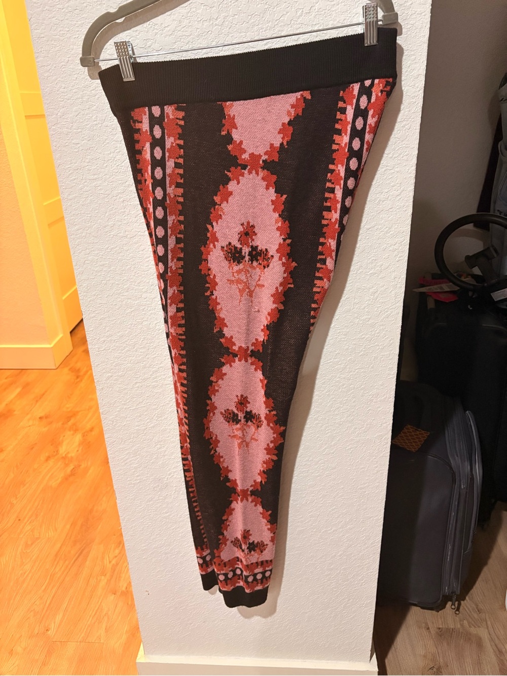 Floral Knit Cropped Sweater & pants set - Black & Coral - Picture 7 of 7